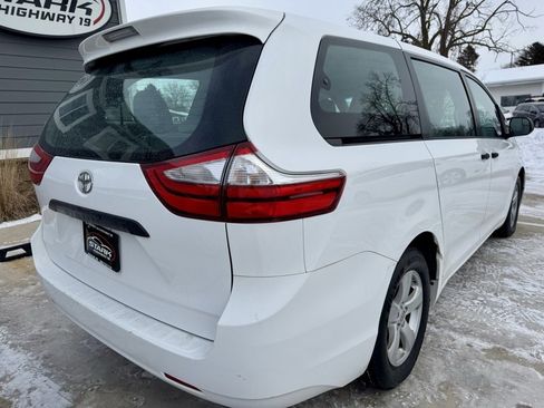 Used 2016 Toyota Sienna L image 7