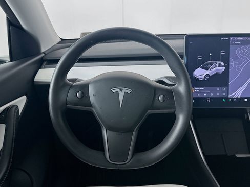 Used 2021 Tesla Model Y Long Range image 17
