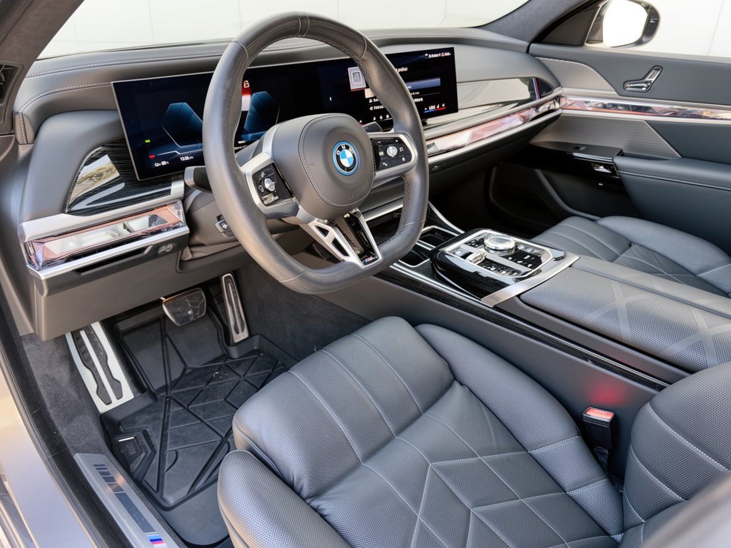Certified 2024 BMW i7 xDrive60 w/ Executive Package AWD/4WD image 4