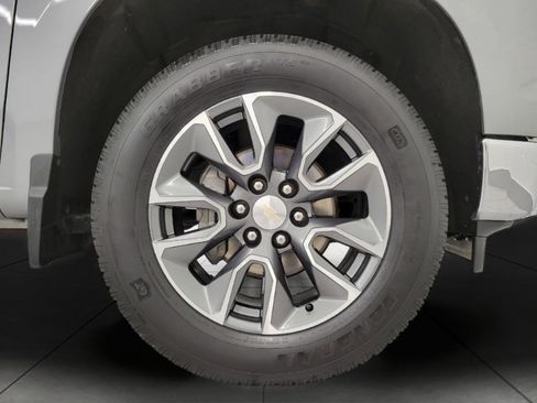 Used 2024 Chevrolet Silverado 1500 LT AWD/4WD image 3