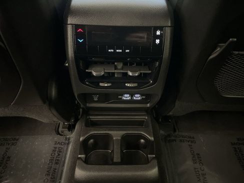 Used 2024 Jeep Grand Cherokee L Altitude AWD/4WD image 15
