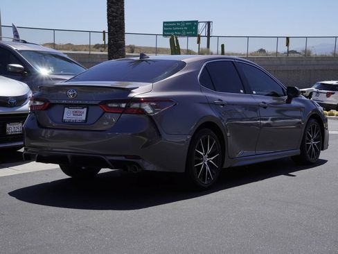 Used 2022 Toyota Camry SE FWD image 4