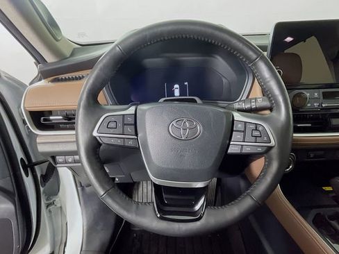 Used 2024 Toyota Grand Highlander Platinum image 12