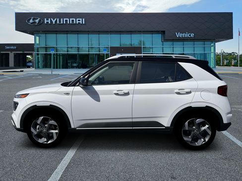New 2026 Hyundai Venue SEL FWD image 3