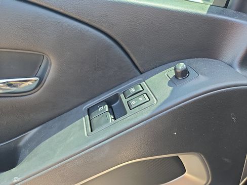 Used 2025 Nissan Frontier SV RWD image 16
