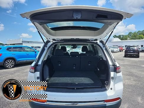 Certified 2023 Jeep Grand Cherokee Laredo image 16