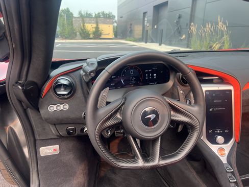 Used 2026 McLaren 750S Spider RWD image 13