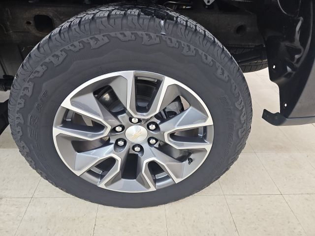 Used 2023 Chevrolet Silverado 1500 LT AWD/4WD image 23