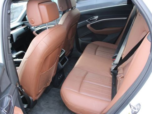 Used 2019 Audi e-tron Premium Plus image 27