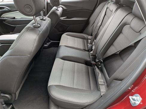 Used 2025 Chevrolet Trax LT w/ LT Convenience Package image 28