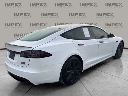 Used 2022 Tesla Model S Plaid image 5