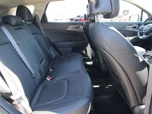 Used 2023 Kia Sportage EX image 9