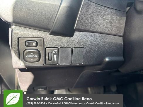 Used 2018 Toyota Corolla LE FWD image 29