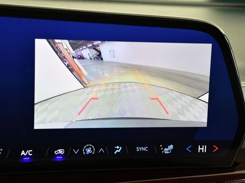 Used 2025 Chevrolet Traverse Z71 image 28