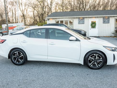 Used 2024 Nissan Sentra SV image 11