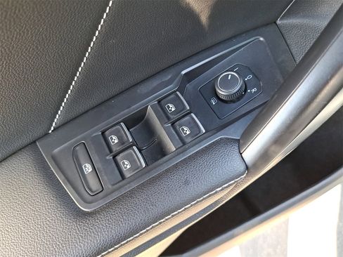 Certified 2022 Volkswagen Tiguan SE R-Line image 30