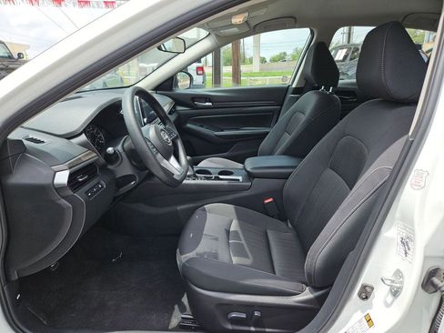 Used 2025 Nissan Altima 2.5 SV FWD image 11