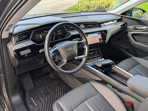 Used 2021 Audi e-tron Premium w/ Towing Package image 4