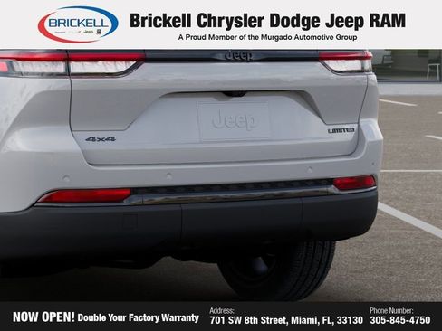 New 2025 Jeep Grand Cherokee Limited w/ Black Appearance Package image 13