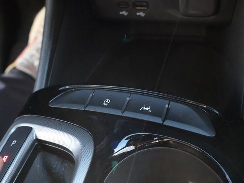 Used 2025 Buick Envista Sport Touring image 30