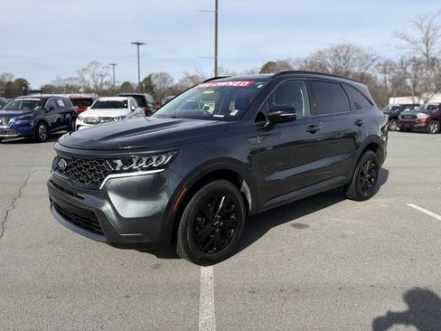 Used 2021 Kia Sorento S w/ Panoramic Sunroof Package image 3
