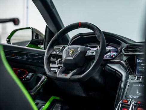 Used 2023 Lamborghini Urus Performante image 25