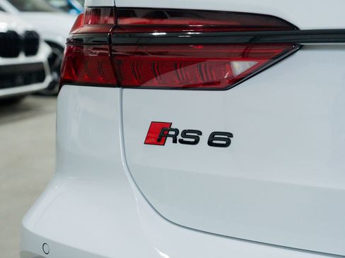 Used 2021 Audi RS 6 w/ Executive Package image 9