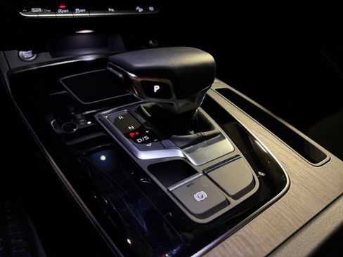 Used 2023 Audi Q5 2.0T Premium w/ Convenience Package image 16