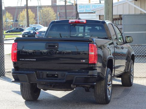 Used 2022 Chevrolet Colorado LT w/ LT Convenience Package image 8