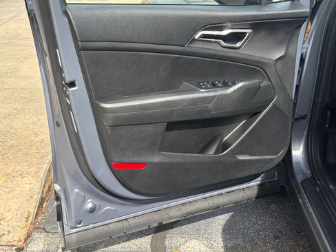 Used 2025 Kia Sportage LX FWD image 18