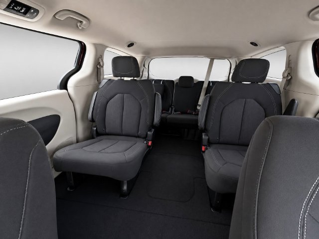 Used 2023 Chrysler Voyager LX FWD image 21