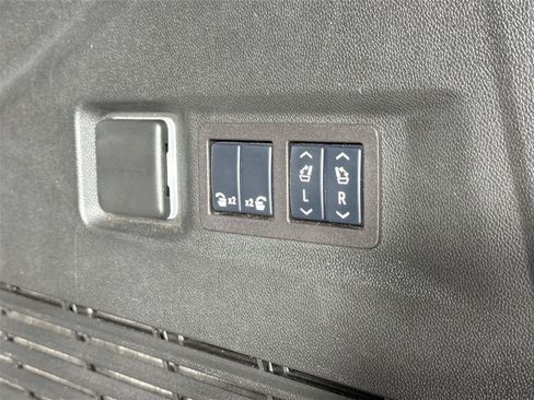 Used 2024 Chevrolet Tahoe Z71 w/ Luxury Package AWD/4WD image 37