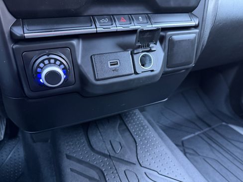 Used 2020 Chevrolet Silverado 1500 Custom w/ Custom Value Package image 22