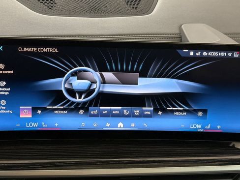 Used 2024 BMW X5 xDrive40i w/ M Sport Package AWD/4WD image 21