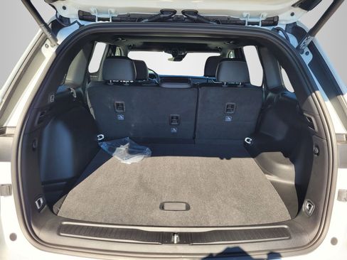 New 2025 Jeep Grand Cherokee Altitude image 7