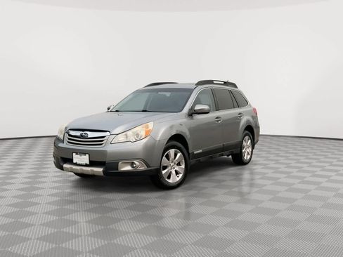 Used 2011 Subaru Outback 3.6R Limited w/ PWR Moonroof Pkg AWD/4WD image 4