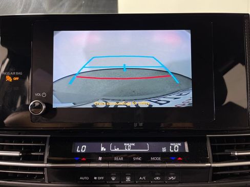 Used 2025 Toyota Sienna LE w/ LE Plus Package FWD image 23