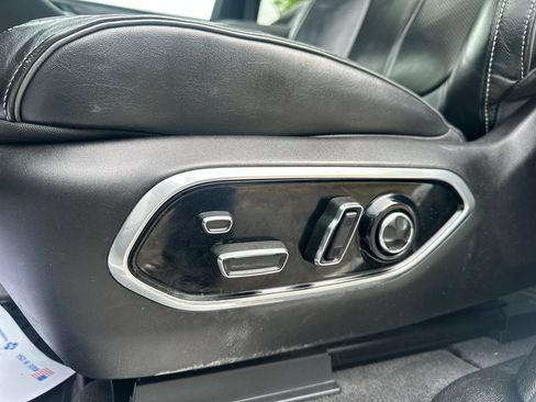 Used 2022 Jeep Grand Cherokee L Overland w/ Luxury Tech Group IV AWD/4WD image 9