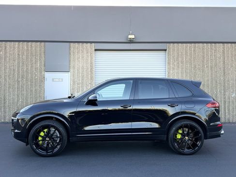 Used 2017 Porsche Cayenne S Platinum AWD/4WD image 11