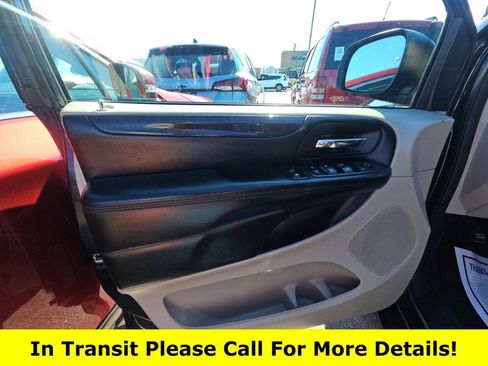 Used 2018 Dodge Grand Caravan SE FWD image 4