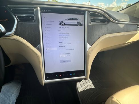 Used 2013 Tesla Model S image 22