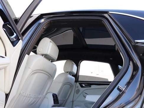 Used 2017 Porsche Macan S image 37