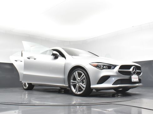 Used 2022 Mercedes-Benz CLA 250 4MATIC image 33