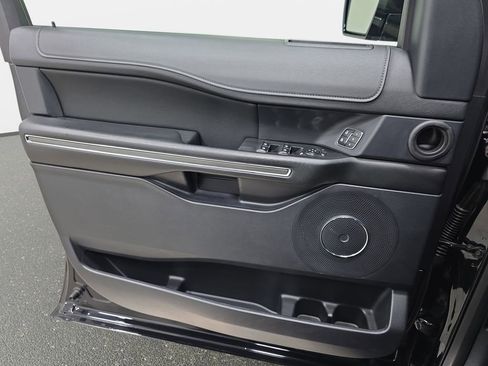 Used 2019 Ford Expedition XLT w/ Equipment Group 202A AWD/4WD image 27