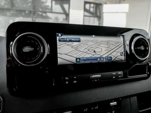 Used 2025 Mercedes-Benz Sprinter 2500 image 18