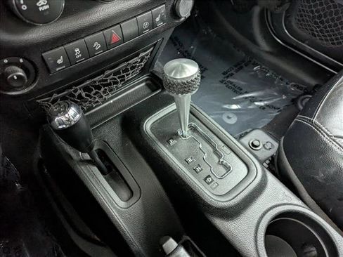 Used 2017 Jeep Wrangler Unlimited Sahara w/ Connectivity Group image 12