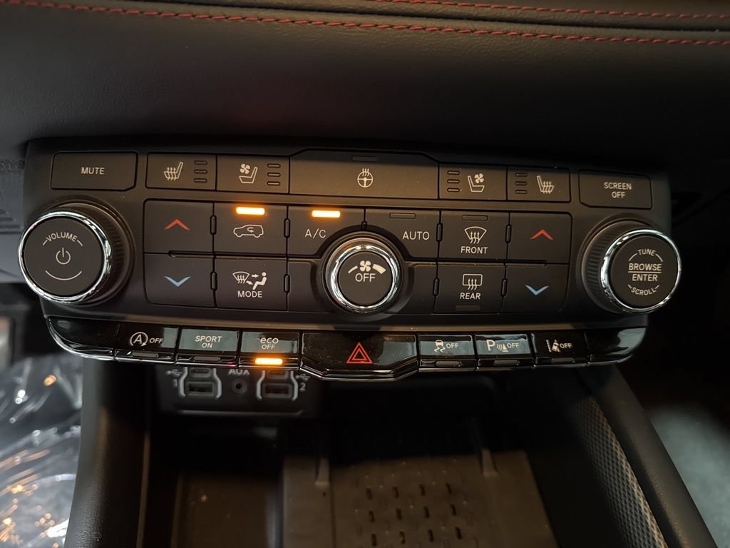 Used 2025 Dodge Durango GT AWD/4WD image 31