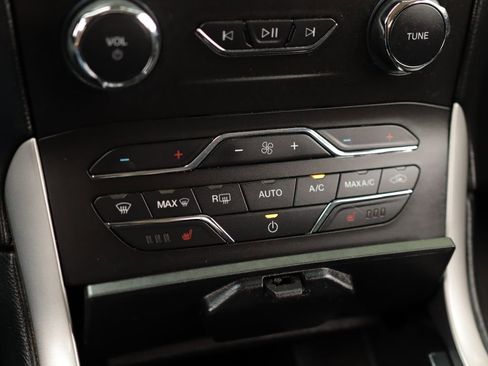 Used 2019 Ford Edge SEL w/ Equipment Group 201A image 16