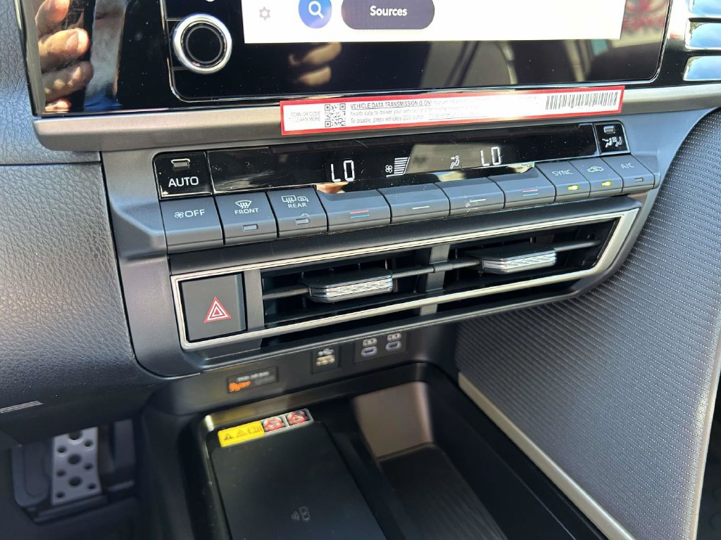 New 2026 Toyota Camry Hybrid FWD image 23