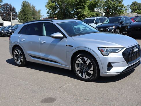Used 2021 Audi e-tron Premium w/ Convenience Plus Package image 3